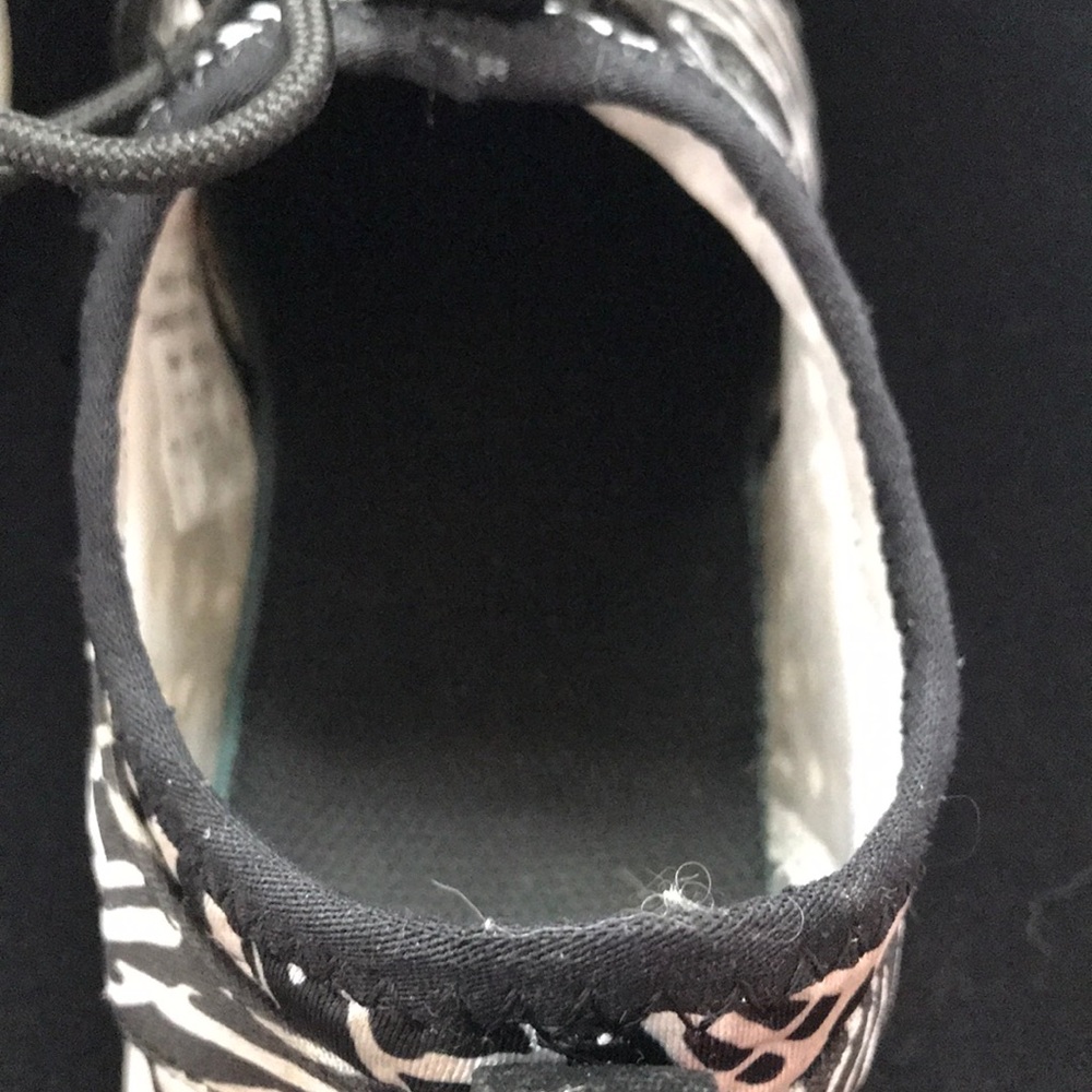 Nike Juvenate Print Sneakers Well Worn - Picture 5 of 8